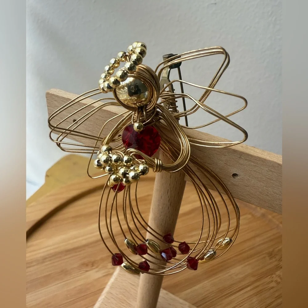 Handmade Carnelian‎ Crystal Gold tone wire angel pin red heart gold red accents
